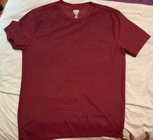Small Under 5'10 Men's Performance Crew Neck T-Shirt in Maroon